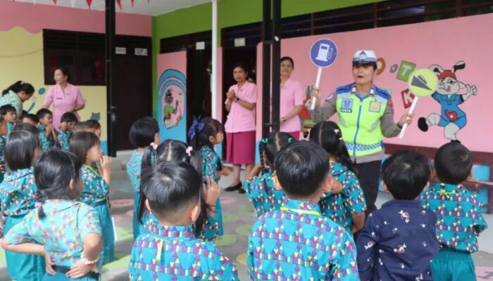 Sat Lantas Polres Tanah Karo Sosialisasi Ops Patuh Toba 2025 ke Anak Usia Dini di TK Kemala Bhayangkari