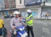Sosialisasi Humanis, Kasatgas Preventif Ops Patuh Toba 2025 Edukasi Pengendara di Jalan