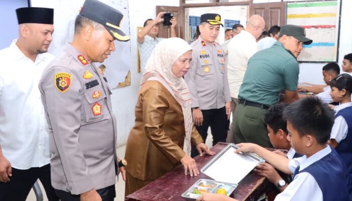 Kapolres Tebing Tinggi Hadiri Launching Program Makan Bergizi Gratis di SMP Negeri 1