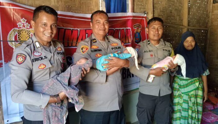Polsub Sektor Pangkatan Gelar Jum’at Berkah, Santuni Bayi Kembar Tiga di Desa Sennah