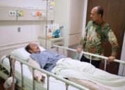 Wali Kota Tanjungbalai Jenguk Dua Pekerja DLH yang Masih Dirawat di Medan